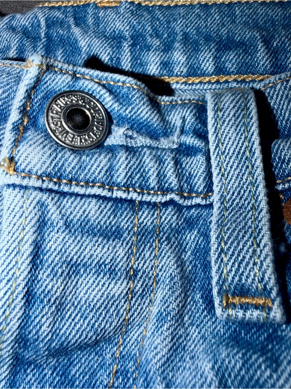 LEVI’s 501 Jeans for Women “Hollow Days” (Medium Wash) in 27x32 - Picture 4 of 9